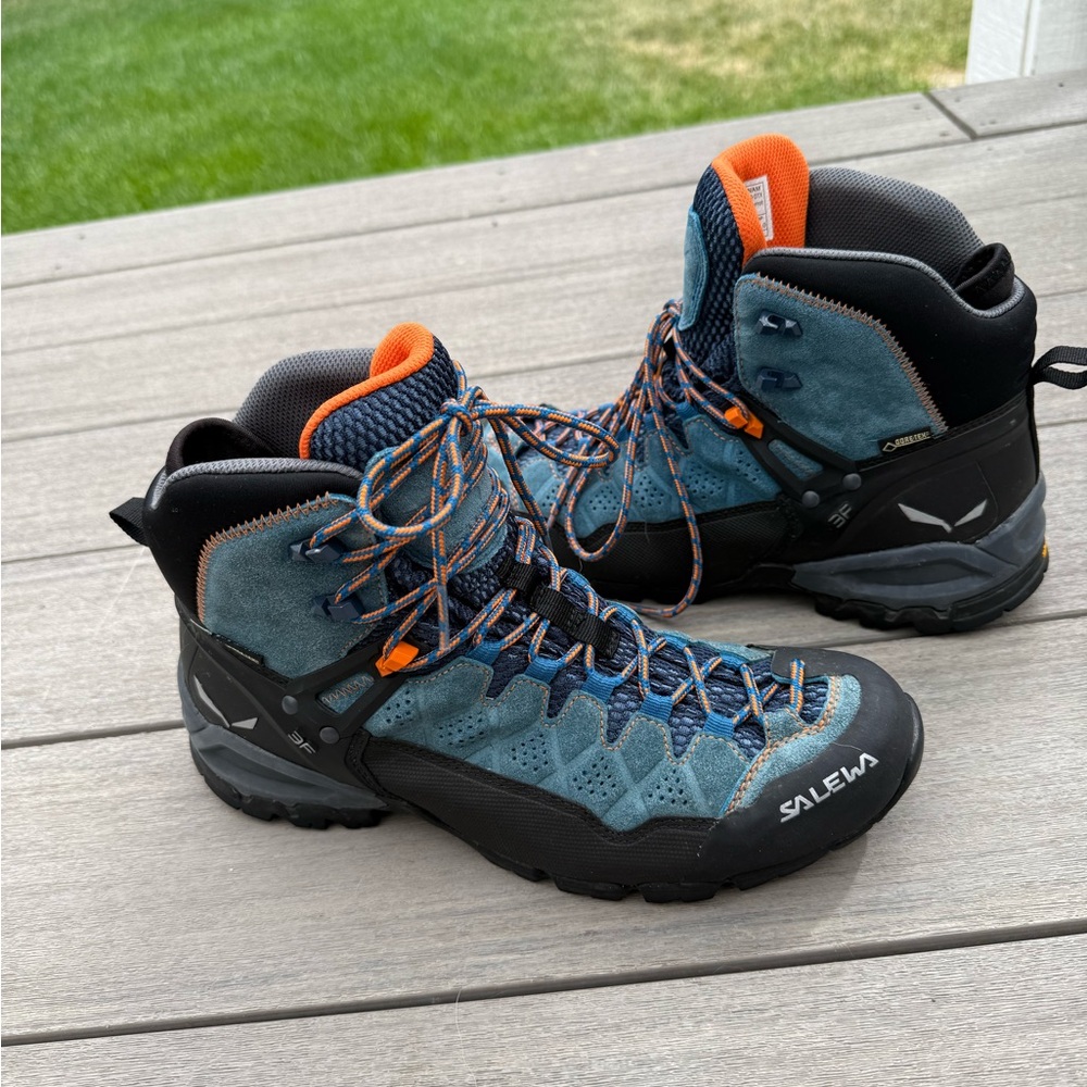 Women’s Salewa Alp Trainer 2 Mid GTX hiking boots Gore Tex size 9